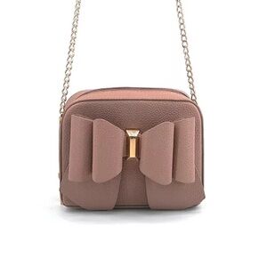 Elegant Tan Crossbody‎ Bag with Structured Design
